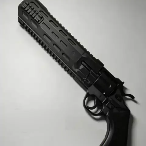 Raven-Waffenmodell als Kostümrequisite — Delta Force
